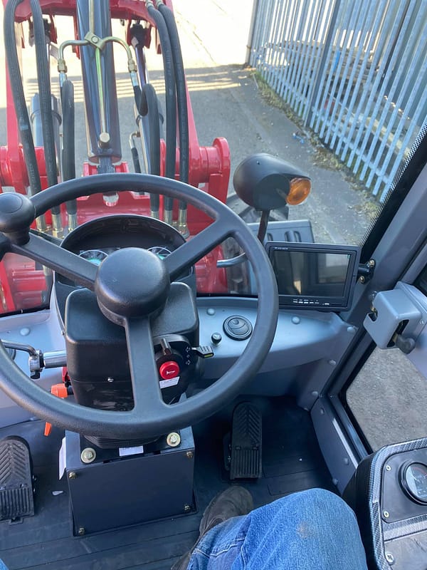 HZM 825 Front End Loader - Image 12